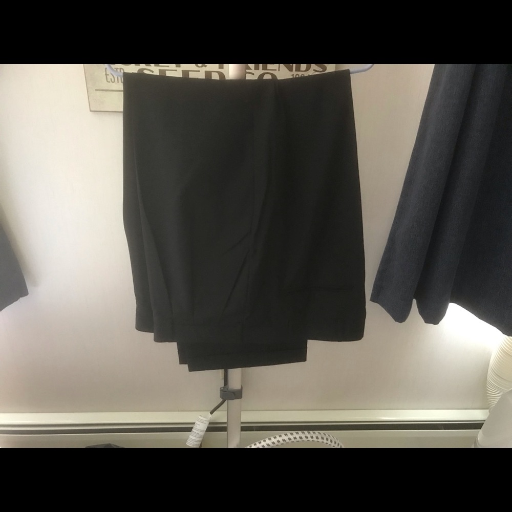 Suit - Picture 3 of 6